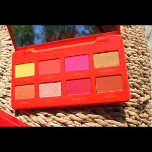 Artist Couture Caliente Eyeshadow Palette